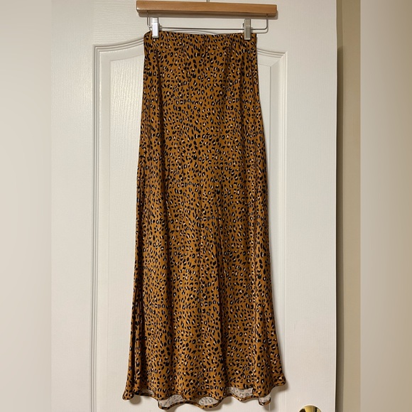 Satin-like leopard print midi-long skirt, AUS size 6 (US size XS). Like-new! - Picture 3 of 4